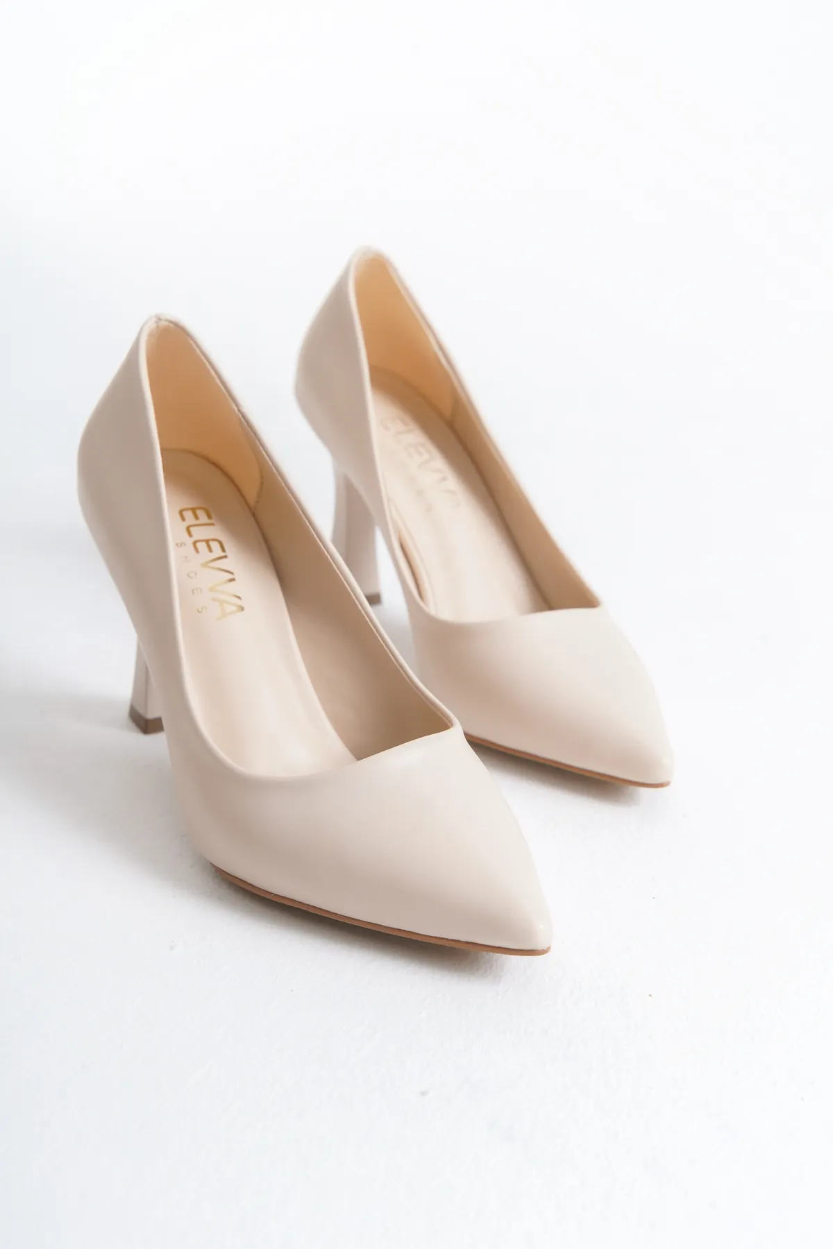 Bej-Kadeh-Topuklu-Stiletto-9cm-Zarif-sik-Kadin-Ayakkabisi1.webp Bej Kadeh Topuklu Stiletto - 9 cm | Zarif ve Şık Kadın Ayakkabısı - Görsel 1