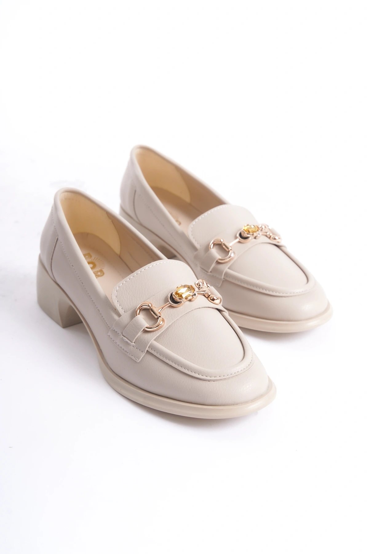 Bej-Kadin-Loafer-Tokali-Gunluk-Ayakkabi-Rahat-Sik-Ayakkabi1.webp Kadın Loafer Ayakkabı Bej Mat - Tokalı, Şık ve Rahat Günlük Kadın Ayakkabı - Görsel 1