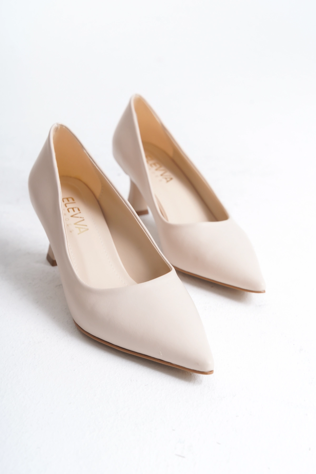 Bej-Kisa-Topuklu-Stiletto-Kadeh-Topuk-6cm-Sik-ve-Konforlu1.webp Bej Kısa Topuklu Stiletto - Kadeh Topuk 6 cm | Şık ve Konforlu - Görsel 1