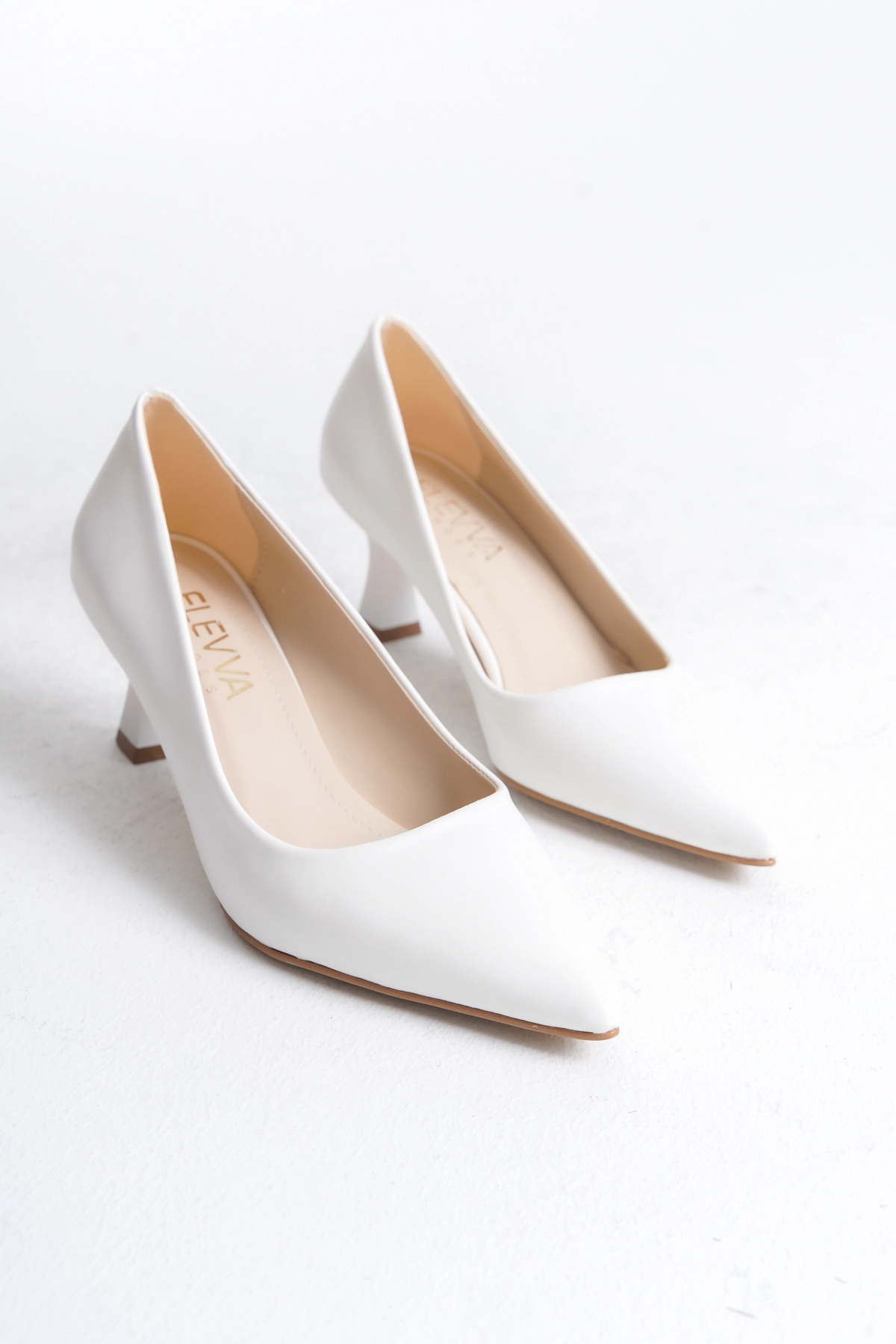 Beyaz-Renk-Kisa-Topuklu-Stiletto-Kadeh-Topuk-6cm-Sik-ve-Rahat1.webp Beyaz Renk Kısa Topuklu Stiletto - Kadeh Topuk 6 cm | Şık ve Rahat - Görsel 1