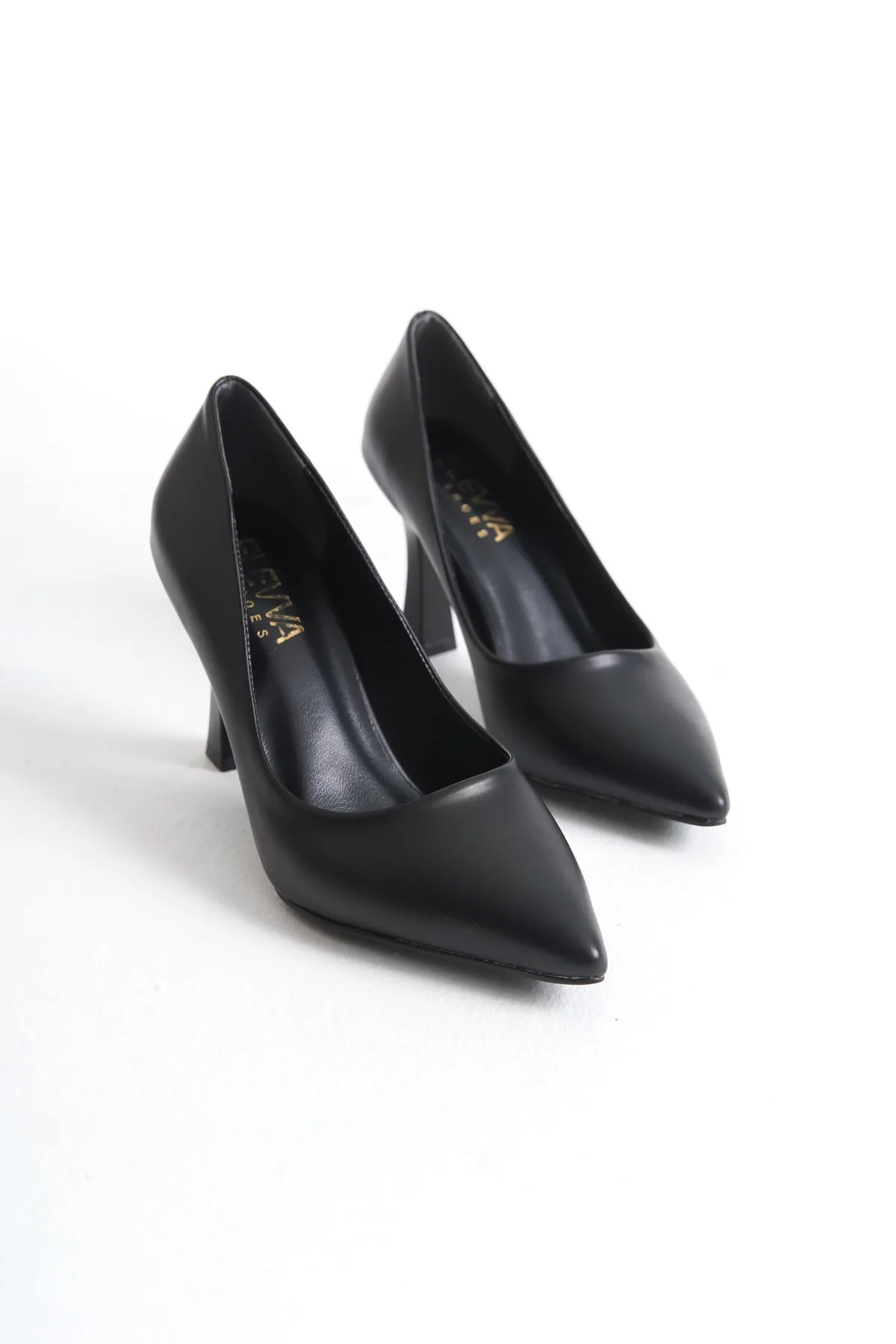 Siyah-Cilt-Kadeh-Topuklu-Stiletto-9cm-Siklik-Zarif-Kadin-Ayakkabi5.webp Siyah Cilt Kadeh Topuklu Stiletto - 9 cm | Şıklığın ve Zarafetin Kadın Ayakkabısı - Görsel 1