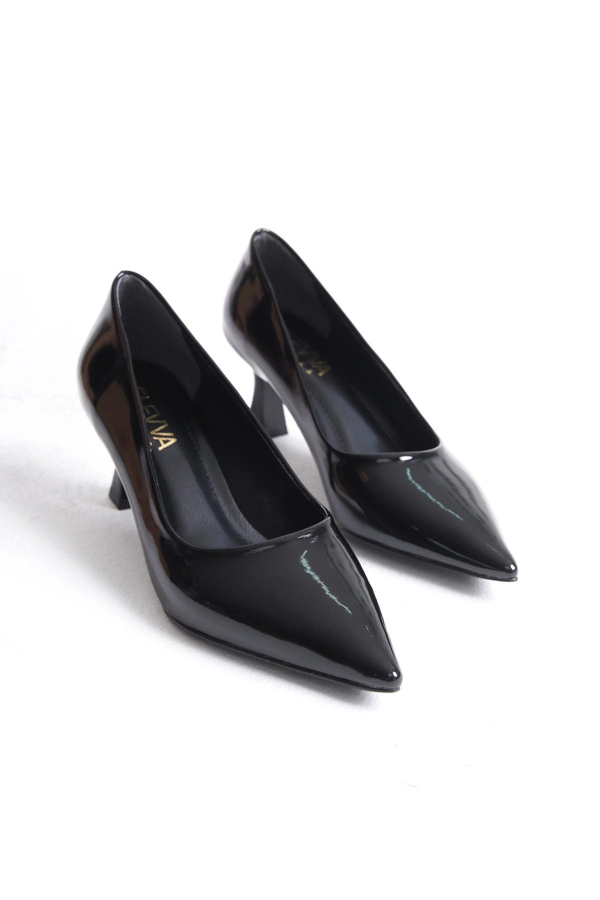 Siyah-Rugan-Kisa-Topuklu-Stiletto-Kadeh-Topuk-6cm-Sik-ve-Zarif1.webp Siyah Rugan Kısa Topuklu Stiletto - Kadeh Topuk 6 cm | Şık ve Zarif - Görsel 1