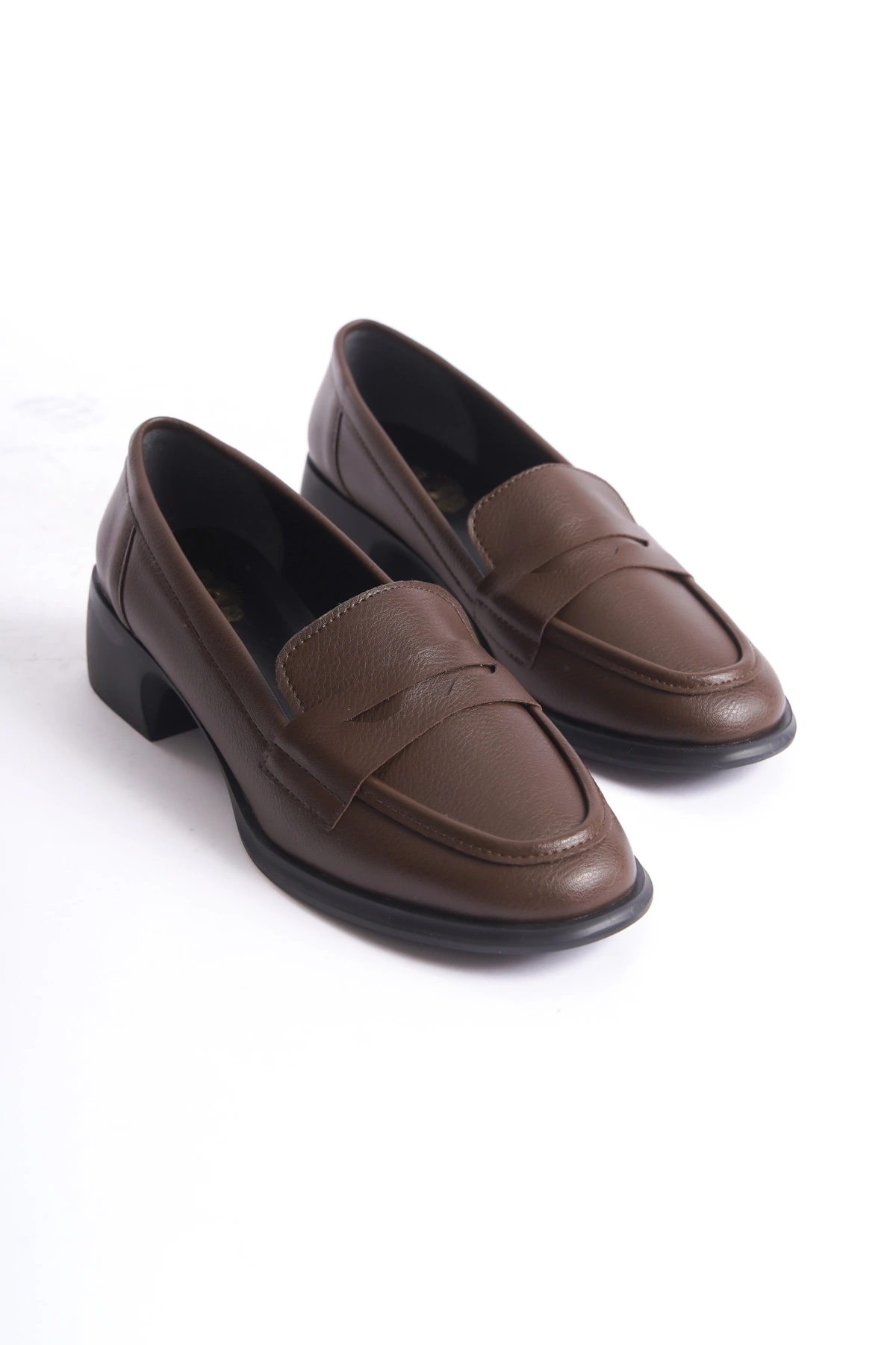 kahverengi-loafer-kadin-ayakkabi-gunluk-rahat-sade1.webp Kadın Loafer Ayakkabı Kahverengi - Günlük ve Rahat Sade Loafer Kadın Ayakkabı - Görsel 1