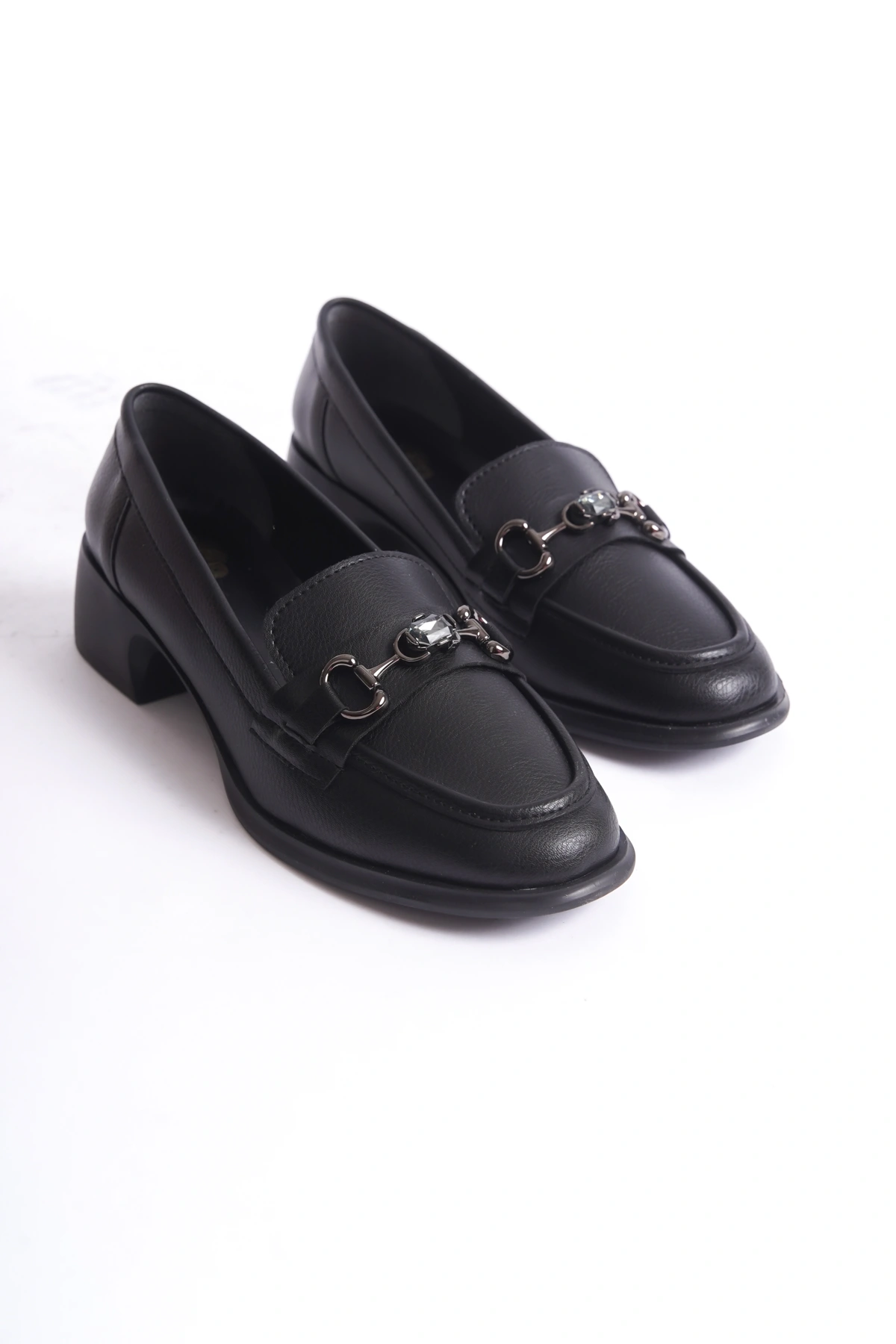 siyah-mat-loafer-kadin-ayakkabi-tokali-gunluk-1.webp Kadın Loafer Ayakkabı Siyah Mat - Tokalı Şık ve Rahat Günlük Kadın Ayakkabı - Görsel 1
